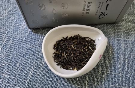 探寻北京张一元茉莉花茶：为何它比横县花茶更出名？