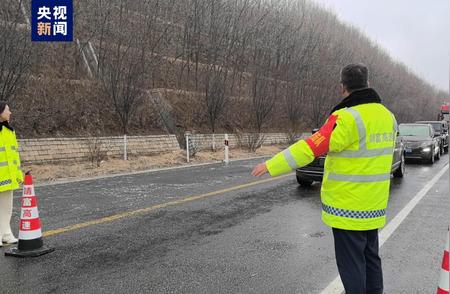 雨雪天气导致陕西高速收费站入口限行